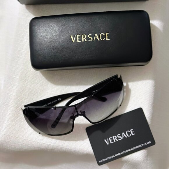 Versace Vintage Black/ Gray Gradient Men's Shield Sunglasses - Picture 1 of 5